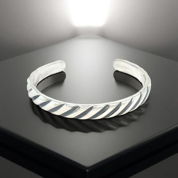 David Yurman Chevron Cuff Bracelet Size M Sterling Silver Estate DY570 - Picture 3 of 8